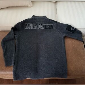 Harley Davidson men’s sweater in size small. Gently used in a good condition.